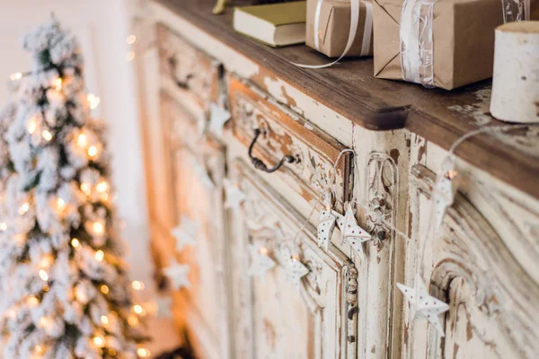 Julstjärna och annan dekoration på forntida kollektion. Gott nytt år befruktning — Stockfoto