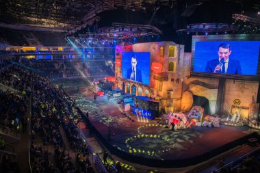 Moskova, Rusya - 27 Ekim 2018: Merkez üssü Counter Strike: küresel saldırgan esports olay. Ana sahne mekan ve tribünlerin dolu ziyaretçi ve fanlar. En baştan görüntülemek.