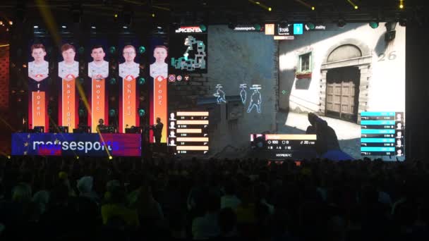 MOSCOW - 23th DECEMBER 2019: esports event. Big crowd on a stadium. Big venue, players on a stage, big screens with a game moments on it. Big crowd on a stadium. — Stock Video
