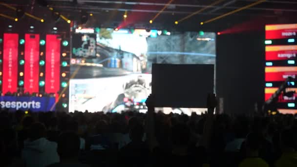 MOSCOW - DECEMBER 23 2019: esports gaming event. Main venue, lots fans with posters watching the game and supporting favorite teams. Big crowd at arena. — ストック動画