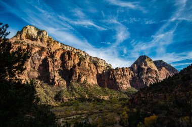 Siyon Ulusal Parkı Utah 'tan renkli manzara