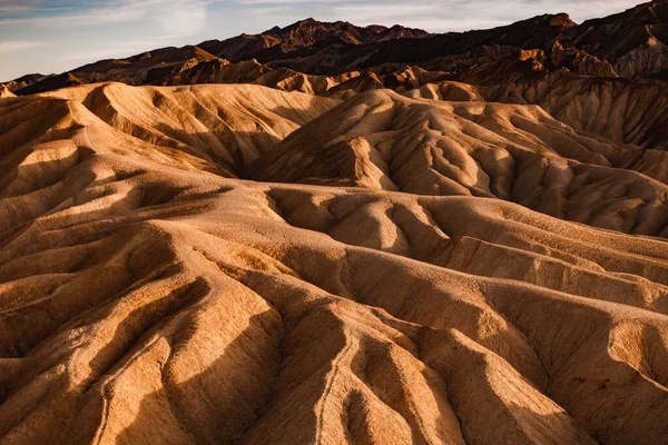 Красные скалы в Национальном парке Долины Смерти создают марсианский ландшафт. — стоковое фото
