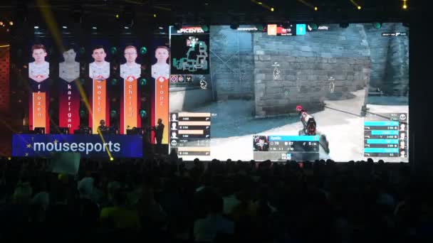 MOSCOW - 23th DECEMBER 2019: esports Counter-Strike: Global Offensive event. Fans supporting and cheering for their team staying close to the stage. Players just finished match. — Stock Video