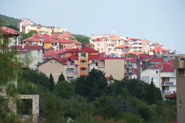 Panorama de las hermosas casas y tejados rojos de los Balcanes mou — Foto de Stock