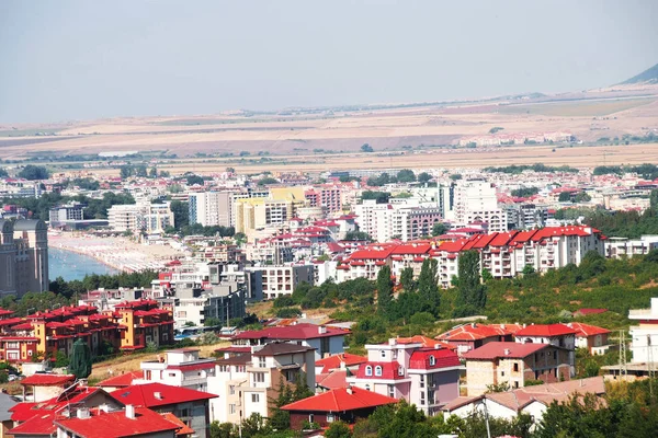 Panorama der schönen häuser und roten dächer des balkan mou — Stockfoto