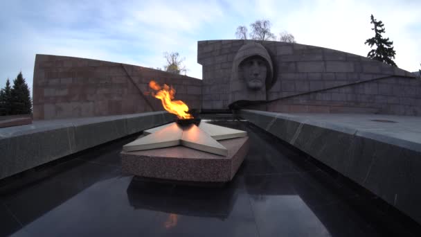 第二次世界大战胜利纪念碑 永恒之火 萨马拉 俄罗斯 — 图库视频影像