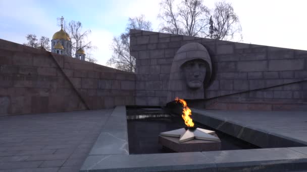 Monumento Alla Vittoria Della Seconda Guerra Mondiale Fiamma Eterna Samara — Video Stock