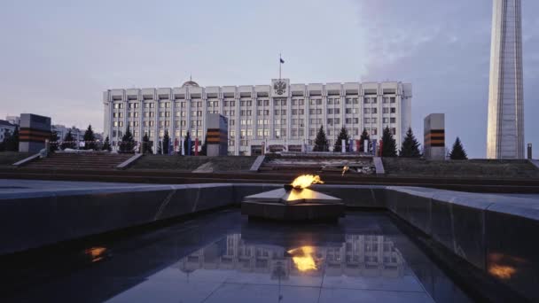 Pomnik Zwycięstwa Wojny Światowej Wieczny Płomień Samara Rosja — Wideo stockowe