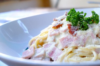 Beyaz spagetti Carbonara