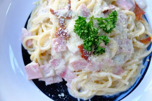 Beyaz spagetti Carbonara