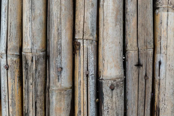 Cerca de bambu velho atingido com unha  . — Fotografia de Stock