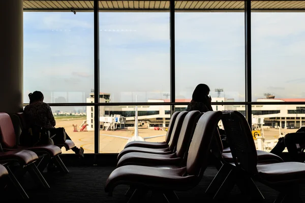 yolculuk için bekliyor 