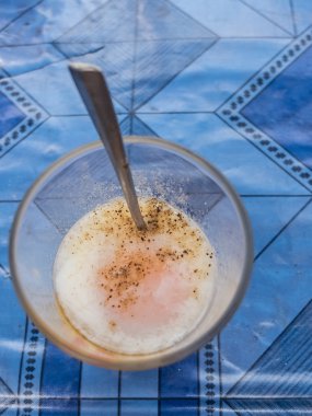 kabaca bardakta yumurta