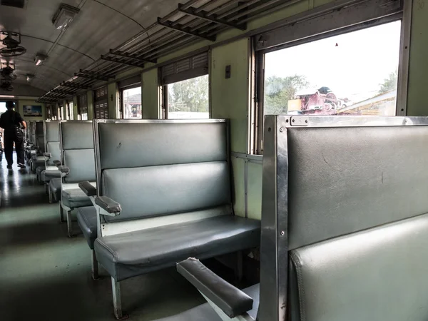 電車の中の電車の座席 — ストック写真