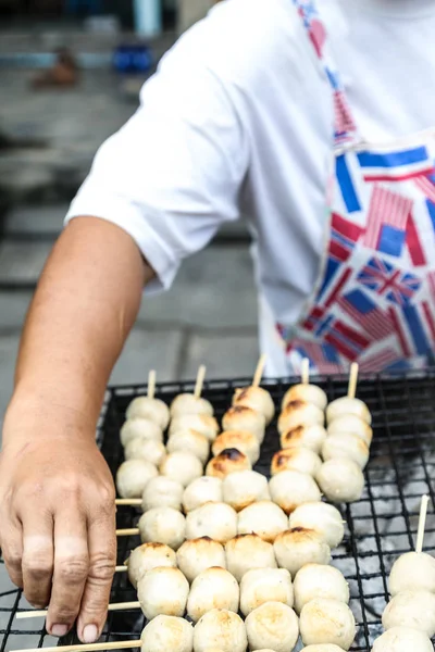 Seller grill pork meatball toast on the grille — Stock Photo, Image