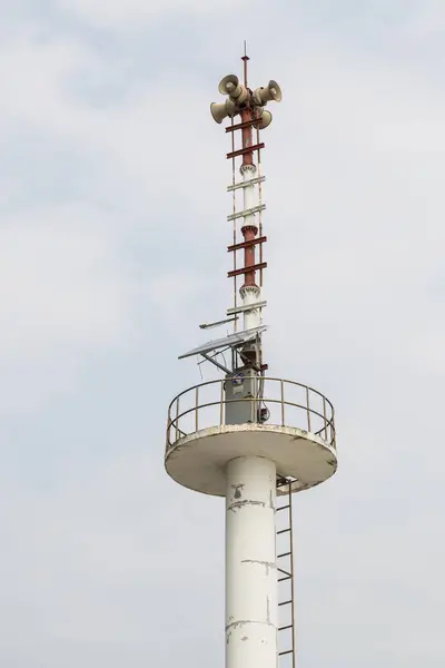 Güvenlik kule ile bulutlu gökyüzü Huahin Beach, Tayland için 