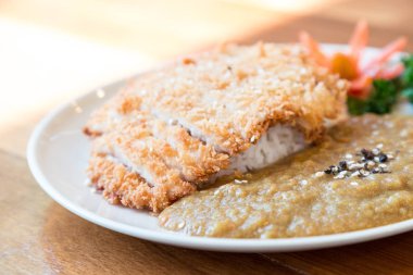 Japon gıda, pirinç köri ve kızarmış domuz