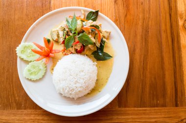 Tayland yemekleri, yeşil köri pirinç