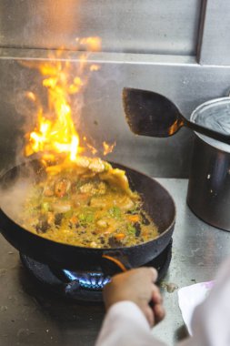 Mutfakta çalışan Şef 