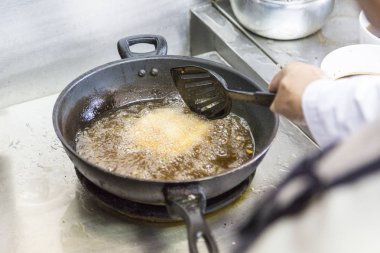 Mutfakta çalışan Şef 