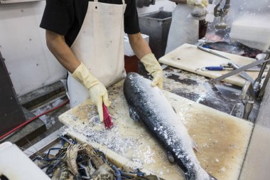 süpermarkette örme Somon Balık 