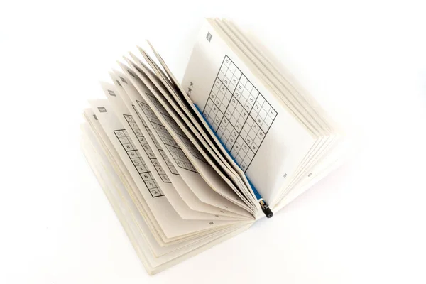 beyaz üzerinde izole Sudoku yapıyor 