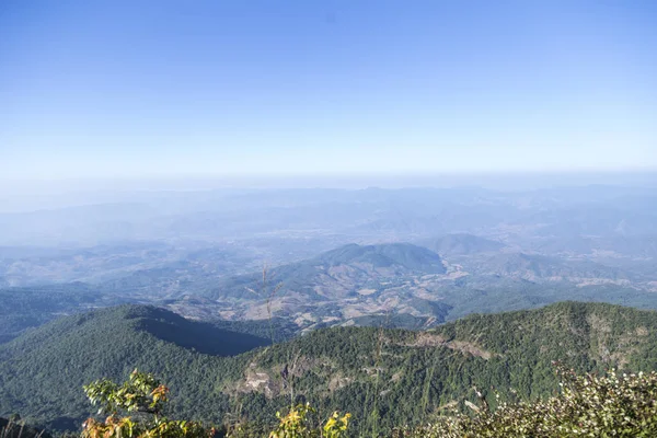 Vista do topo da montanha mais alta da Tailândia — Fotografia de Stock