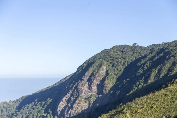 Tayland'ın en yüksek dağının tepesinden görünümü