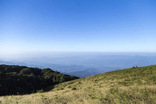 Vista do topo da montanha mais alta da Tailândia — Fotografia de Stock