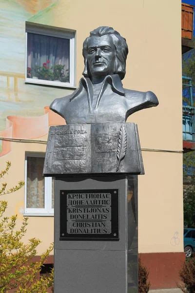 Monumento al poeta lituano Christian Donalitius — Foto de Stock