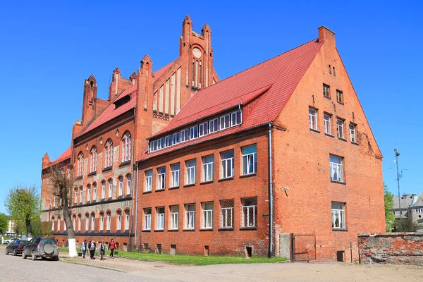 Budování Gusev agro škola postavená v novogotickém slohu — Stock fotografie