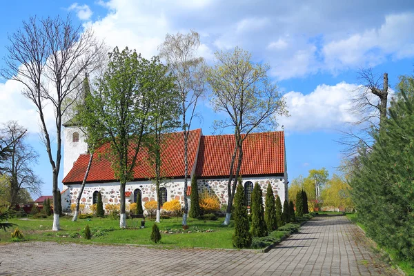 Der kirchhof hayligenvalde die kirche (lutherische kirche der st. nicholas) — Stockfoto