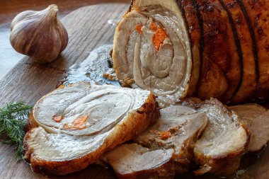 Domuz eti rulo ile kavrulmuş sebze tarifi