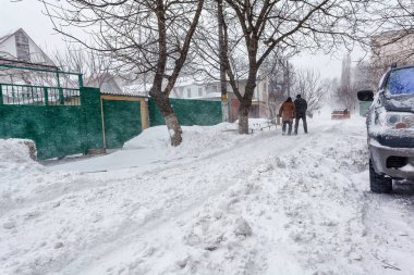 Kar fırtınası şehir vurur. blizzard sonra sokak