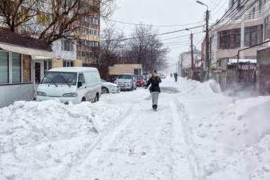 Kar fırtınası şehir vurur. blizzard sonra sokak