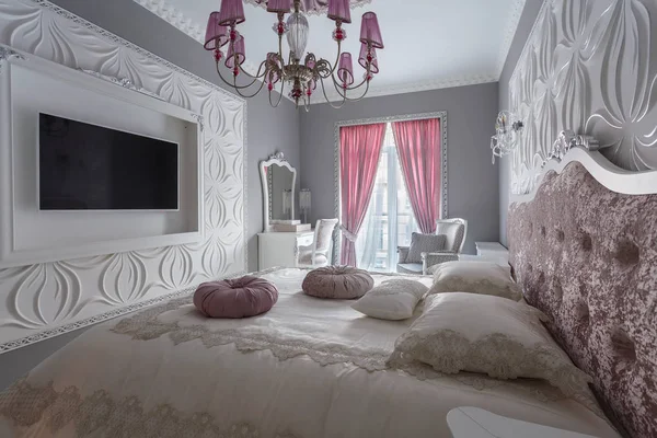 Klasik yatak odası ve Çift Kişilik Yatak, tv