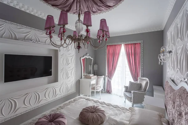 Klasik yatak odası ve Çift Kişilik Yatak, tv