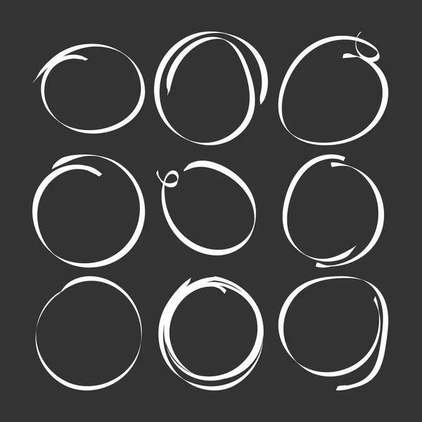 Ensemble de cercles dessinés à la main. Élément vectoriel. Illustration sur fond noir . — Image vectorielle