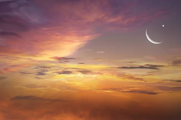 Zonsondergang en nieuwe maan — Stockfoto