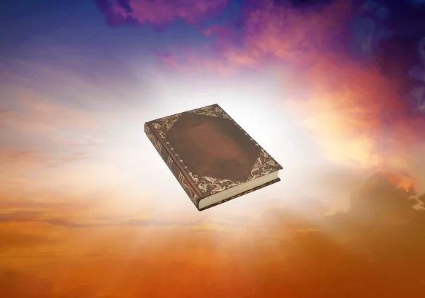 Kniha a nebe — Stock fotografie