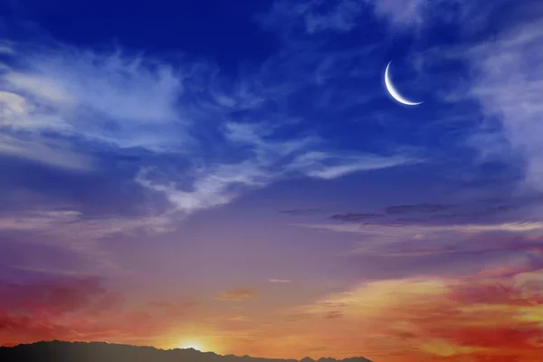 Ramadan-Hintergrund. vor dem Hintergrund der Wolken. schöner Himmel . — Stockfoto