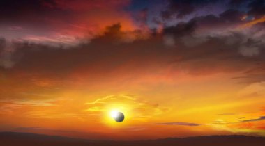 Renkli güneş tutulması 