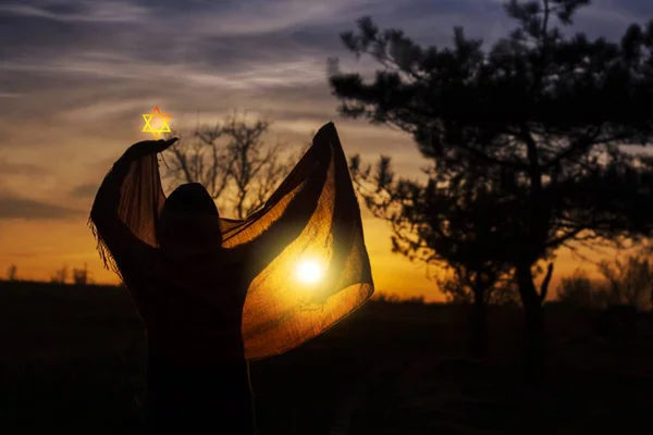 The woman prays to the Jewish religion — Stock Photo, Image