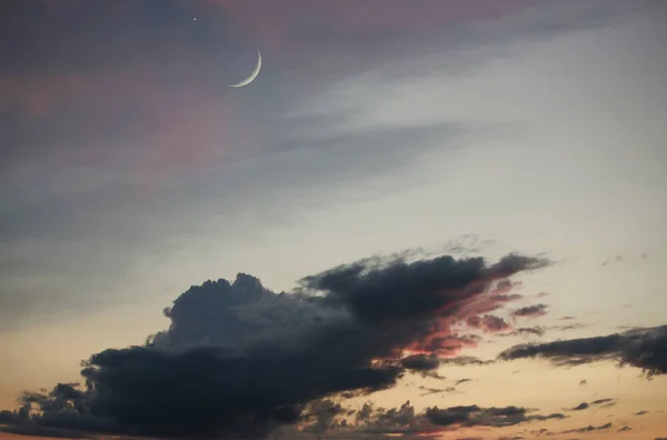 Licht Dunklen Himmel Schöne Wolke Sichel Und Viele Wolken Nachthimmel — Stockfoto