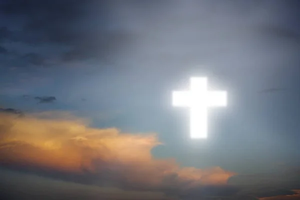 Beautiful Sky Beaming Bright White Cross Heaven Glowing Light Cross — Stock Photo, Image