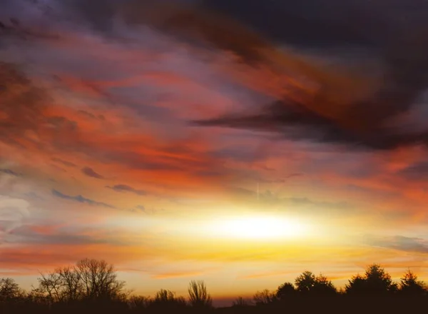 抽象的な背景 神の空 劇的な自然の背景 夕日や雲 日の出の光光線および他の大気効果 空からの光 宗教の背景 劇的な空 暗い空の光 — ストック写真