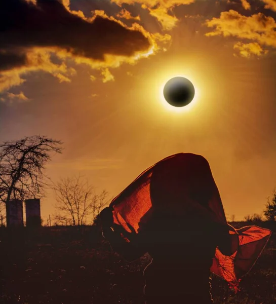 Religion Background Conversation Good Luck Period Eclipse Woman Prays Women — Stock Photo, Image