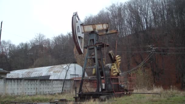 Ölpumpen Pumpenheber Fossile Brennstoffe Altes Pumpwerk — Stockvideo