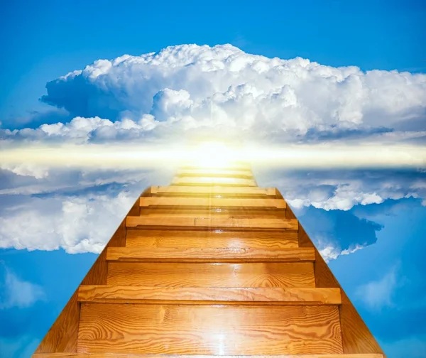 Luz Del Cielo Trasfondo Religioso Cielos Escalera Cielo Camino Éxito —  Fotos de Stock