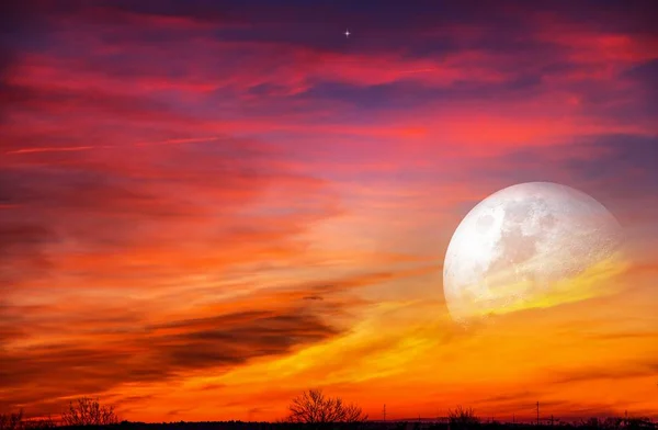 Éjszakai Háttér Csillagos Félholddal Festői Felhőkben — Stock Fotó